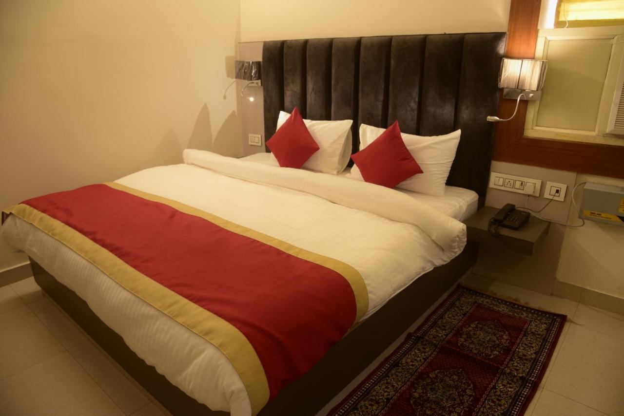 Hotel Le Cypress Bareilly Exterior photo
